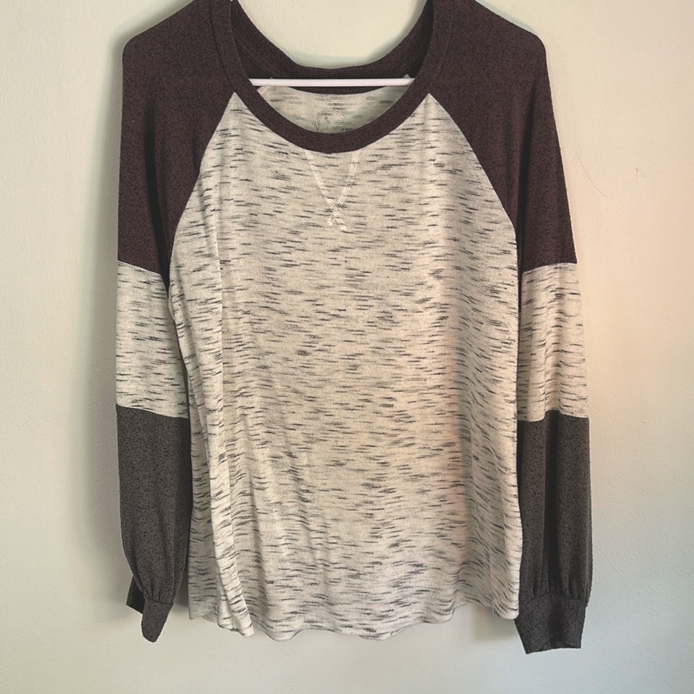 Lightweight long sleeve sweater | Size M